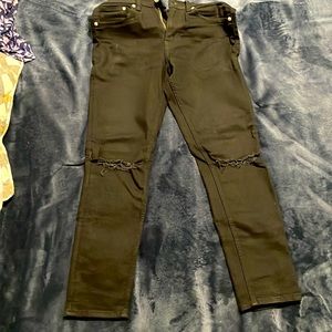 used jeans wore it 4-5 times got smaller so selling